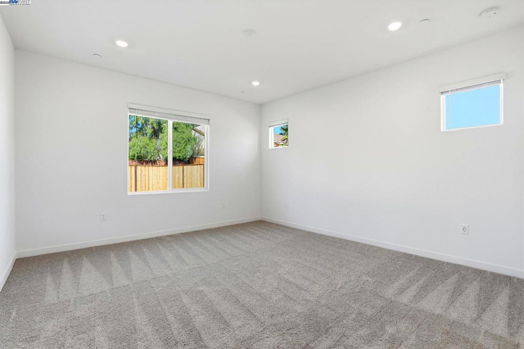 DISCOVERY  BAY - Residential