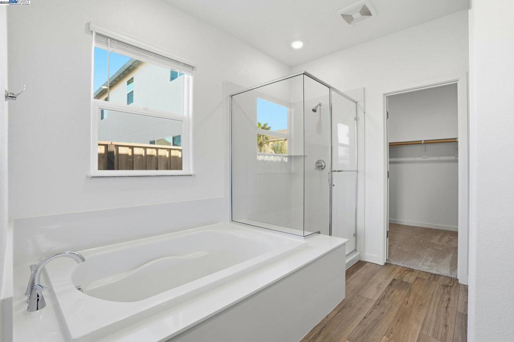 DISCOVERY  BAY - Residential