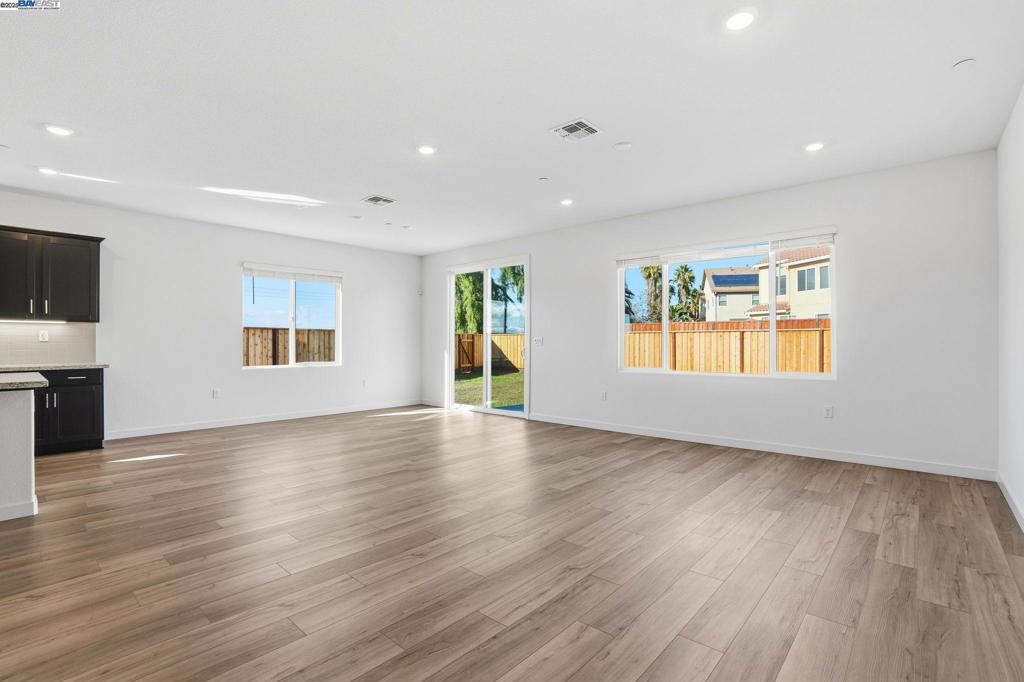 DISCOVERY  BAY - Residential