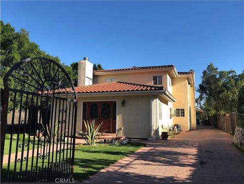 Photo of 11242 Sheldon Street, Sun Valley, CA 91352 (MLS # SR25282092)