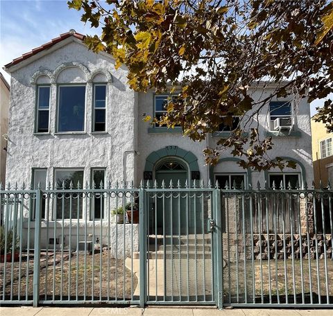 Photo of 733 N RIDGEWOOD Place, Hollywood, CA 90038 (MLS # PW26091128)