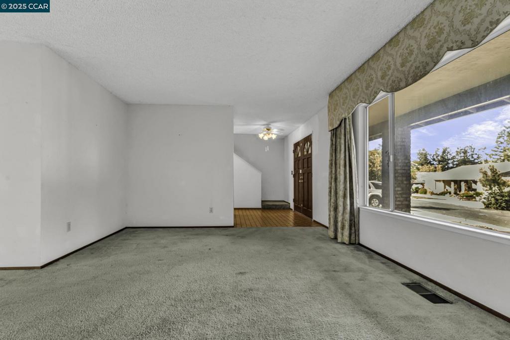 CLAYTON VALLEY - Residential