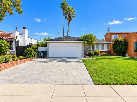 Photo of 1104 N Screenland Drive, Burbank, CA 91505 (MLS # BB26217732)