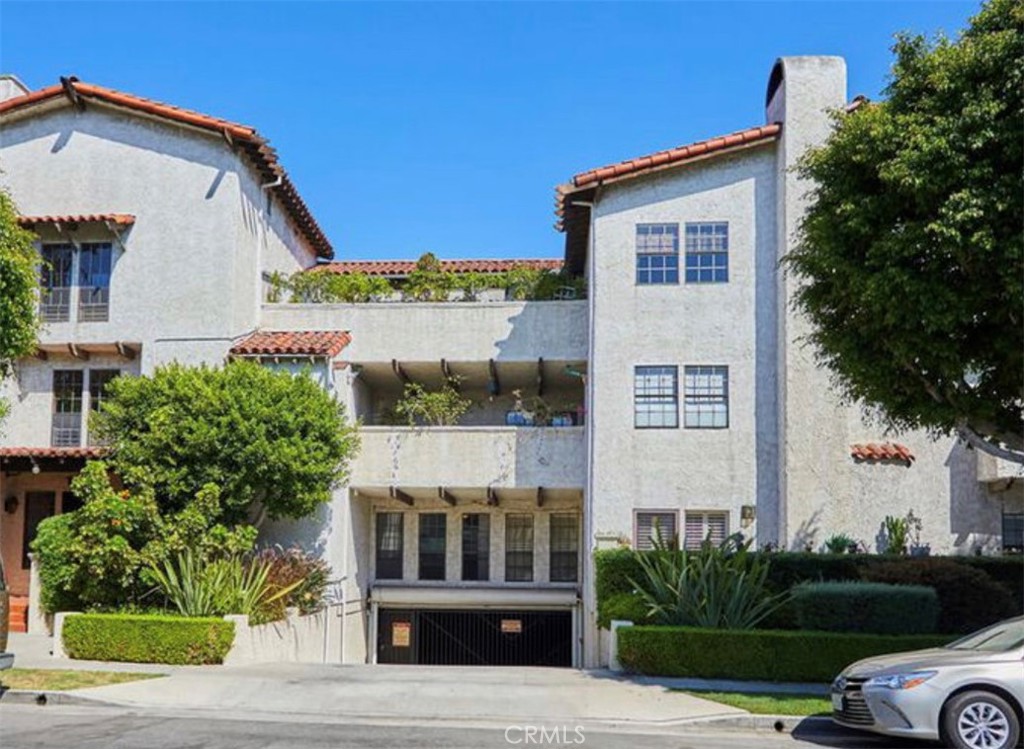 Beautiful, spacious condo in an unbeatable location. Neighborhood is quiet and highly walkable. The condo has an open floor, 1 large bedroom, 1 full bath and a large living room. It has a nice outdoor space for relaxing. There is a large study room, office or family room. The kitchen is spacious with a refrigerator and Viking stove and oven. The unit has hardwood floors throughout, except the bedroom which has new, thick carpeting. It has recessed lighting throughout, a fireplace and lots of closet spaces. It has a 2 car secure garage, fresh new paint, new washer and dryer. There is central heating and air conditioning and trash collection is paid as well as hoa fees. The building has a recreation room. This is a great opportunity to live a highly desirable Beverly Hills adjacent location - Pico Robertson area. Amazing location near Cedars-Sinai Medical Center, close proximity to Beverly Hills, Century City, shops, restaurants, and places of worship.