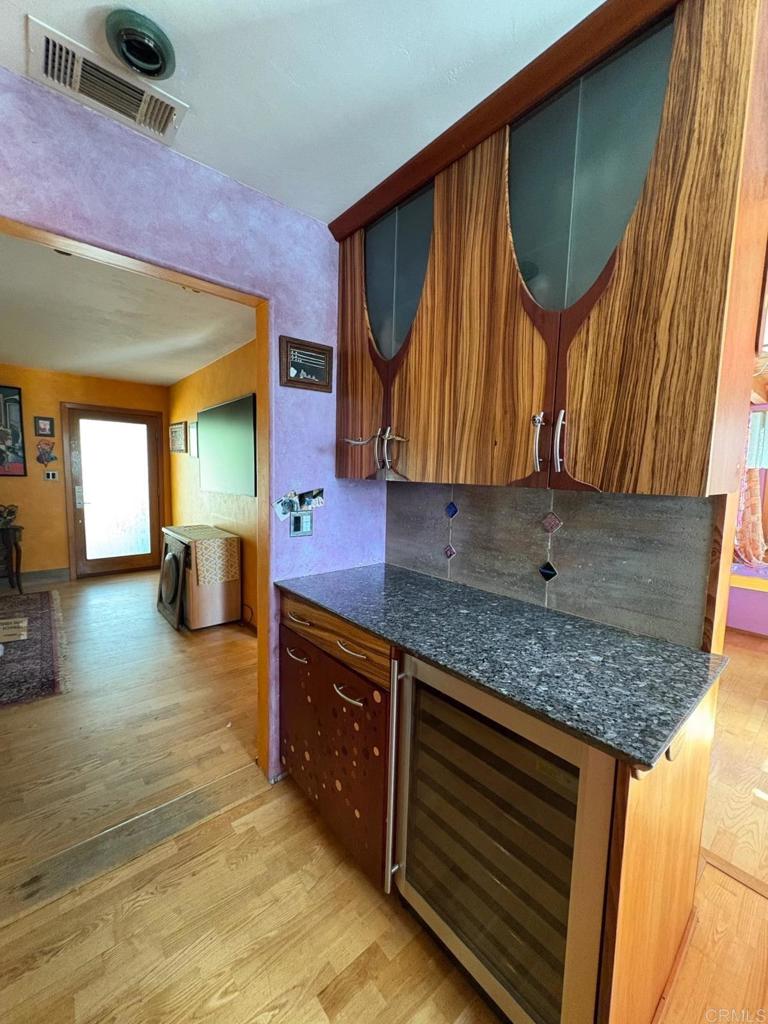 347 Glenmont