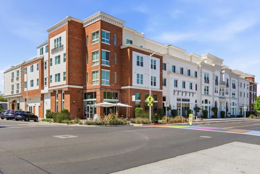 1048 Monroe Street 307