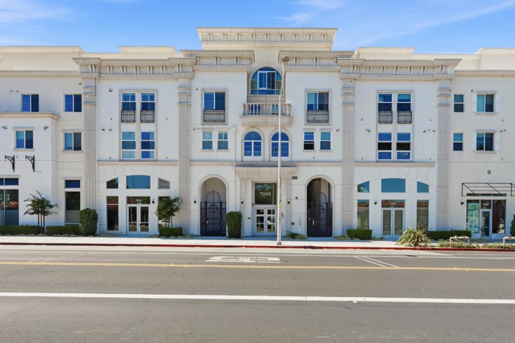 1048 Monroe Street 307