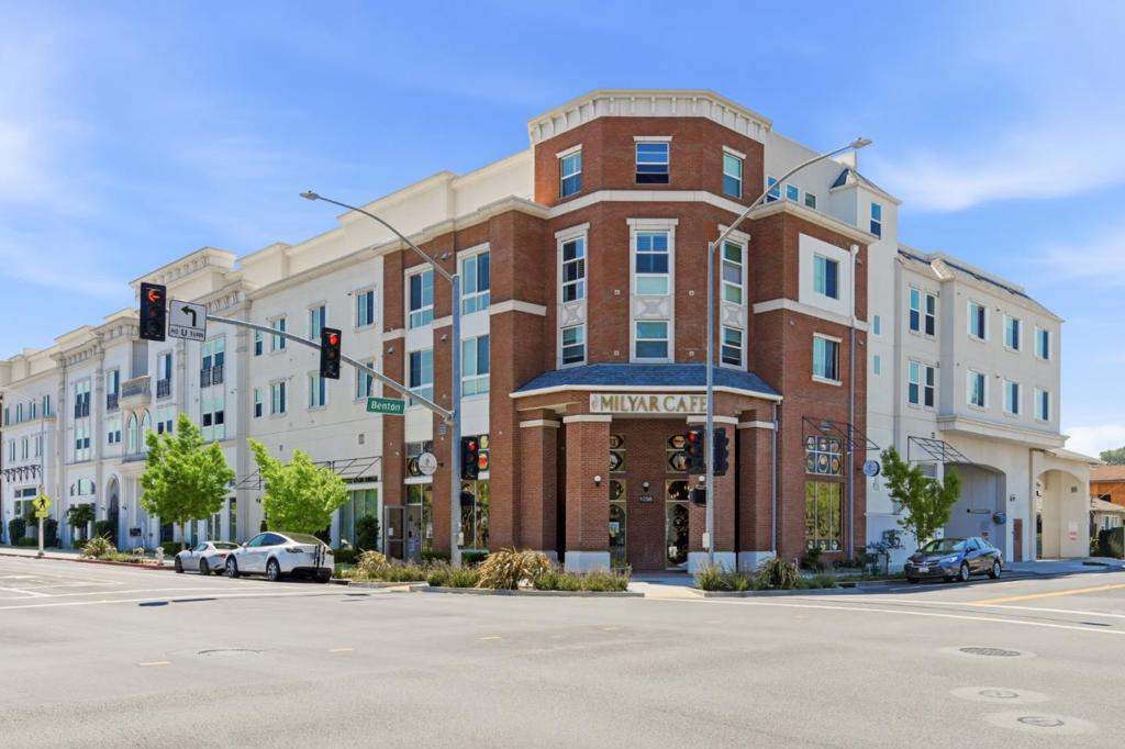 1048 Monroe Street 307