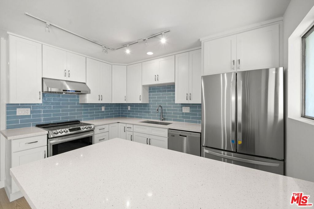 Welcome to 333 Newport Ave #101, a bright and beautifully renovated 1-bedroom, 1-bathroom condo in the heart of Belmont Heights! This well located ground-floor unit features brand-new vinyl plank flooring throughout the living room, kitchen, and bedroom, plus a newly tiled bathroom floor. Fresh interior paint throughout creates a clean, modern feel. The upgraded kitchen shines with sleek countertops, stainless steel appliances, a stylish tiled backsplash, and ample cabinet space! Perfect for cooking and entertaining. Enjoy the convenience of an IN-UNIT WASHER AND DRYER, abundant natural light, and a functional layout. All just blocks from the beach, Retro Row, and everything Coastal Long Beach has to offer. Buyer to verify all information.