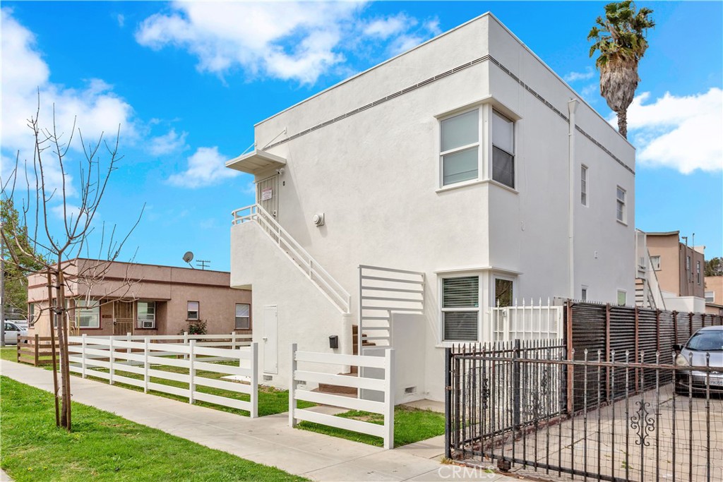 2015 Locust Avenue