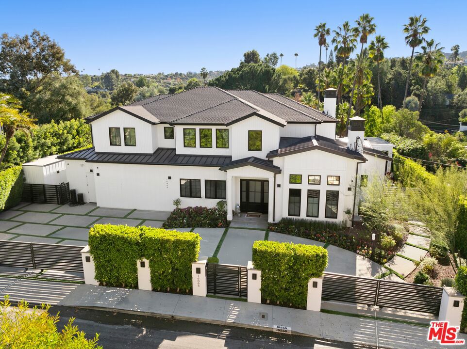 16866 Mooncrest Drive