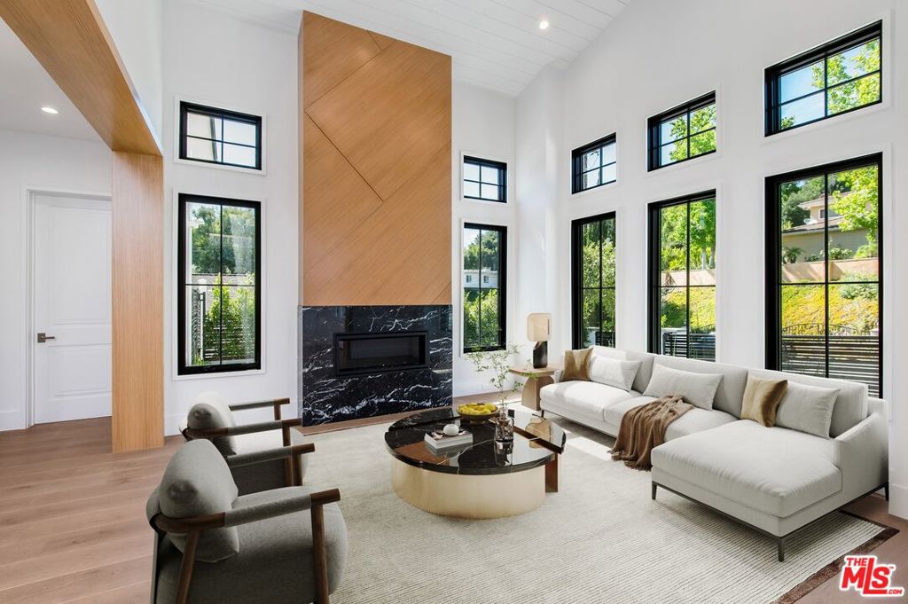 16866 Mooncrest Drive