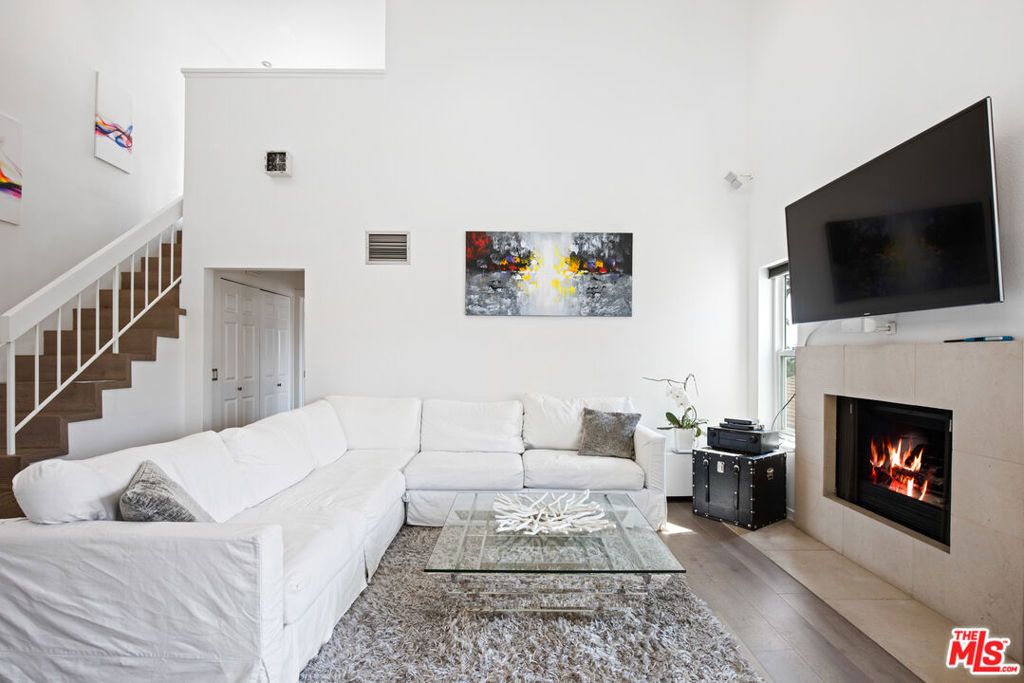 Photo of 432 S Hamel Road #302, Los Angeles, CA 90048 (MLS # 26671869)