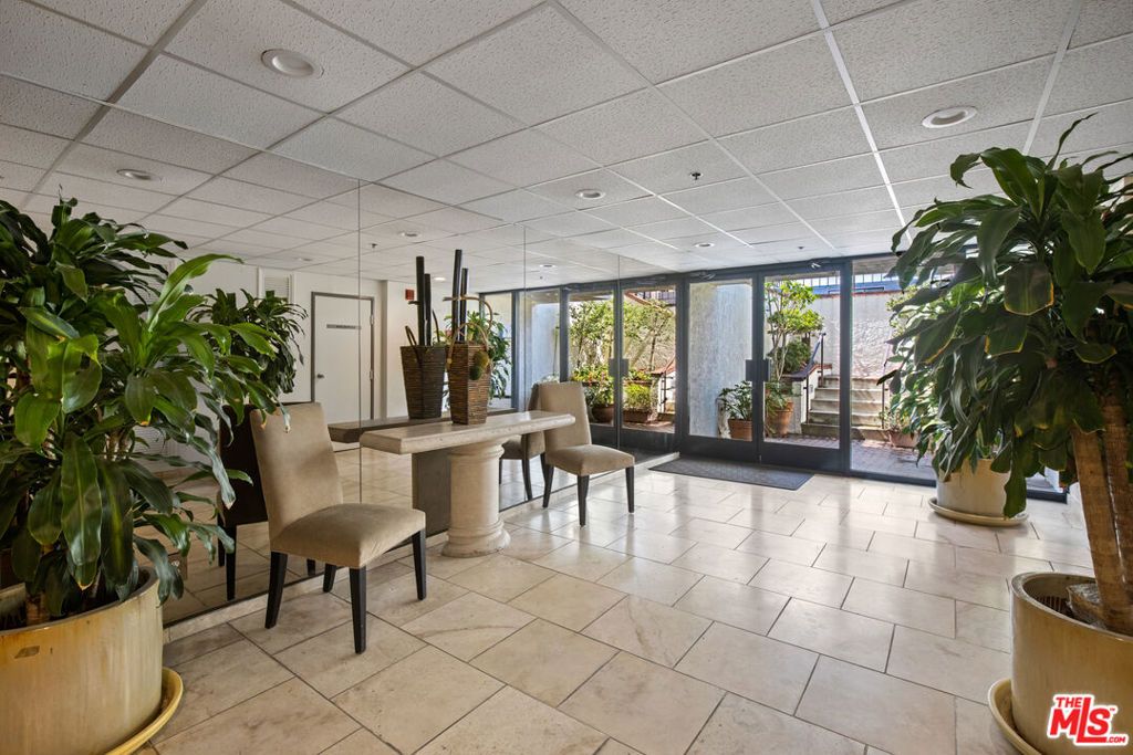 Photo of 432 S Hamel Road #302, Los Angeles, CA 90048 (MLS # 26671869)