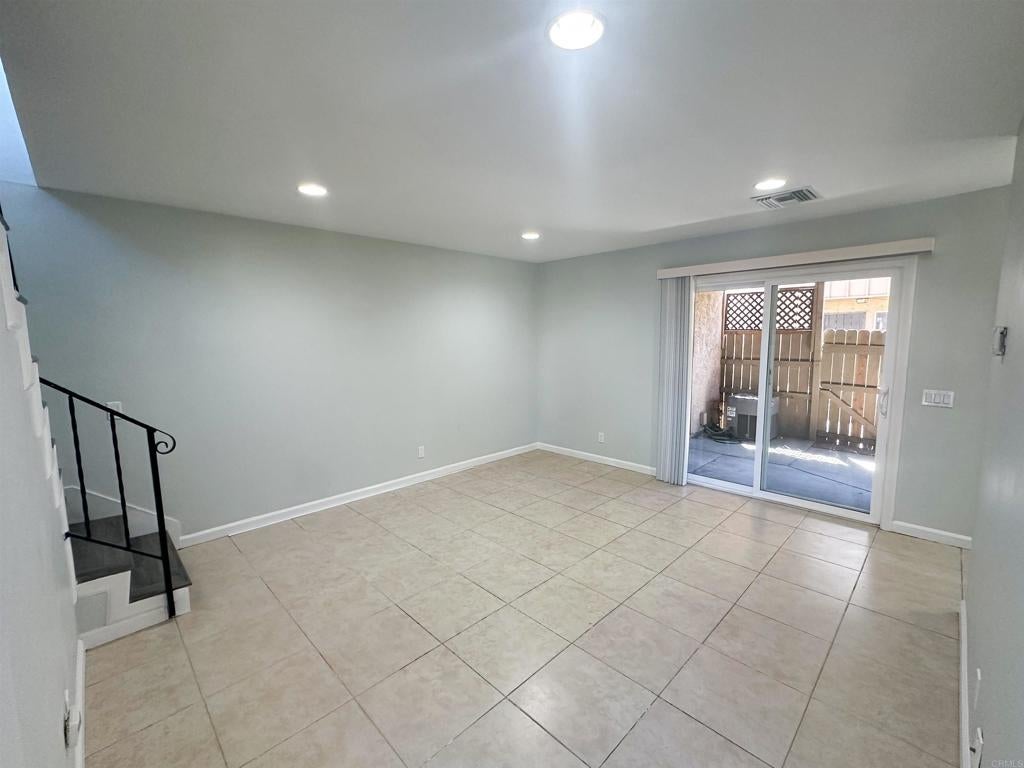2121 E Grand Avenue H29