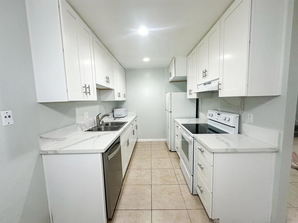 2121 E Grand Avenue H29