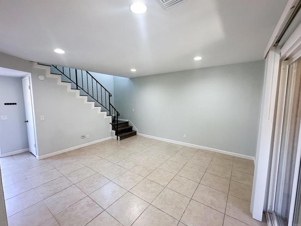 2121 E Grand Avenue H29