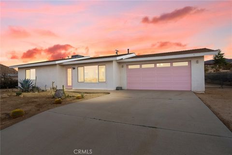 Photo of 61773 Crest Circle Dr, Joshua Tree, CA 92252 (MLS # JT26082521)