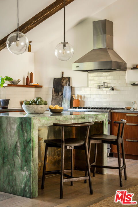Properties 2017 N Gramercy Place