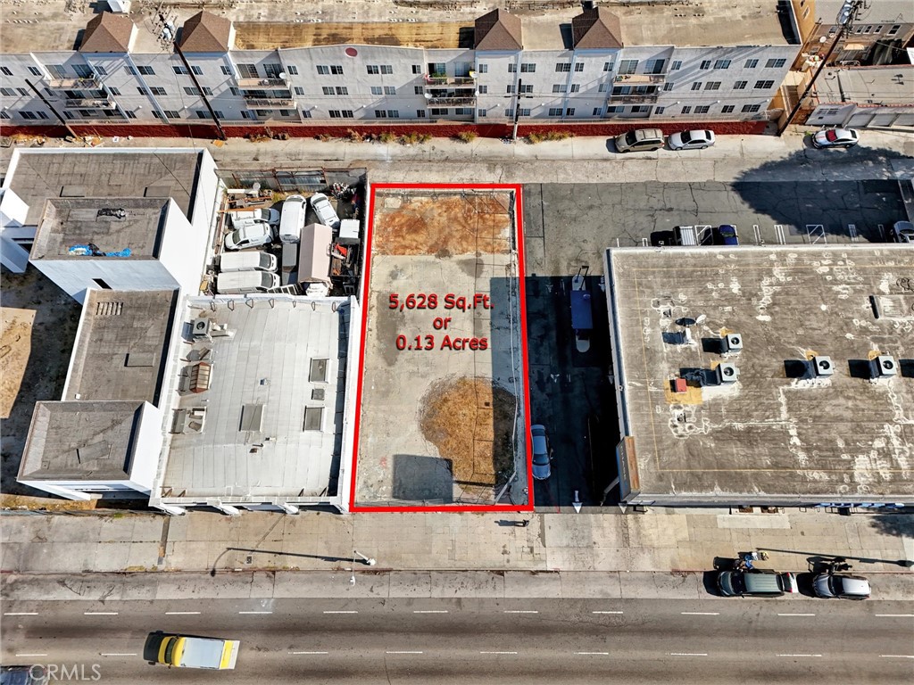 Unlock the full potential of this strategically located commercial lot in the heart of South Los Angeles. Spanning 5,628 square feet with LAC2 zoning, this property offers exceptional flexibility for a wide range of development opportunities—including retail and service businesses, professional offices, mixed-use multifamily residential, hotels/motels, daycare centers, schools, and more.
Ideal for:
Mixed-Use Residential + Commercial Developments
Boutique Hotels or Motels
Daycare or Educational Facilities
Office Complexes or Medical Practices
Retail Stores, Cafes, or Service-Oriented Businesses
Situated in a high-traffic, high-visibility area with strong local demographics, this lot benefits from proximity to public transit, major roadways, and established commercial corridors. Whether you're an investor, developer, or owner-user, this is a rare opportunity to build in one of LA's most dynamic and rapidly evolving submarkets. Perfect for investors, developers, or owner-users looking to build in a growing and high-demand area. The property is located near 110 freeway, public transportation, and established businesses, offering great visibility and foot traffic. With flexible zoning and strong local demographics, this site is ideal for a mixed-use or multifamily project. Buyer to verify all zoning and development possibilities with the City of Los Angeles.
