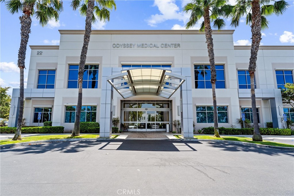 Discover an exceptional turkey medical office at 22 Odyssey, Unit 275, Irvine, CA. Ideally situated in the heart of Irvine’s medical corridor, just blocks from Hoag Hospital, Kaiser Permanente and adjacent to major transportation routes (I-405 & I-5) and the Irvine Spectrum Center.
This well-appointed unit is a 2266sqf suite that includes: a waiting Lounge, 4 treatment rooms, 1 doctor room, 1 nurse room, nurse station, restroom within the suite, 1 surgery room and 1 electrical IT room, and excellent parking: ~5.5 spaces per 1,000?sq?ft. Perfect for dermatology, OB/GYN, or other specialty practices. This unit can be sold together with Unit 200 (right next to Unit 275). Unit 200 MLS number is OC25143112.