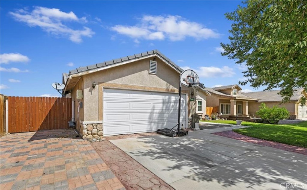 Charming House that with a little love you can turn it into a beautiful home. With a 4 bedroom 2 bath, Dining area features a fireplace and is open to the kitchen for entertaining, Solar Panels are almost paid. Indoor Laundry. Large front and back yard for the kids to play. Backyard there are fruit trees, and good space for your barbecues.
In a quiet neighborhood, but close to the shopping center, 395 Highway and the Freeway 15.
Don't wait any longer, call and schedule your appointment to visit today!