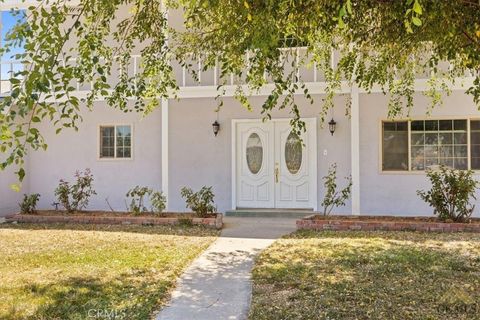 Photo of 4005 Madrid Avenue, Bakersfield, CA 93309 (MLS # OC25263234)