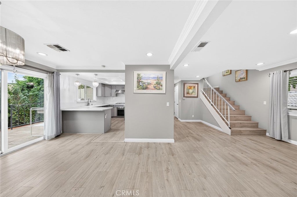509 W Duarte B