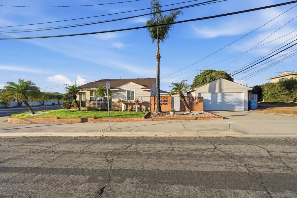 6504 Eldridge
