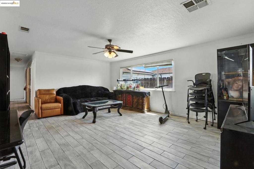 27 4th Avenue