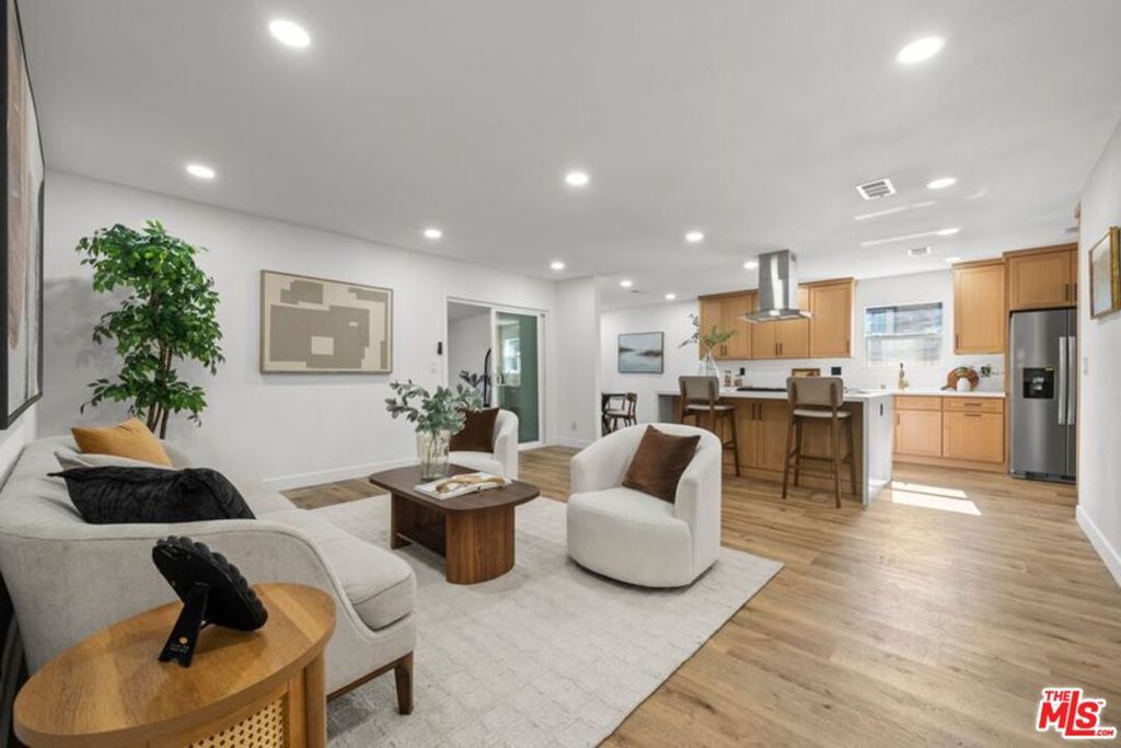 Photo of 15358 Gault Street, Van Nuys, CA 91406 (MLS # 25608623)
