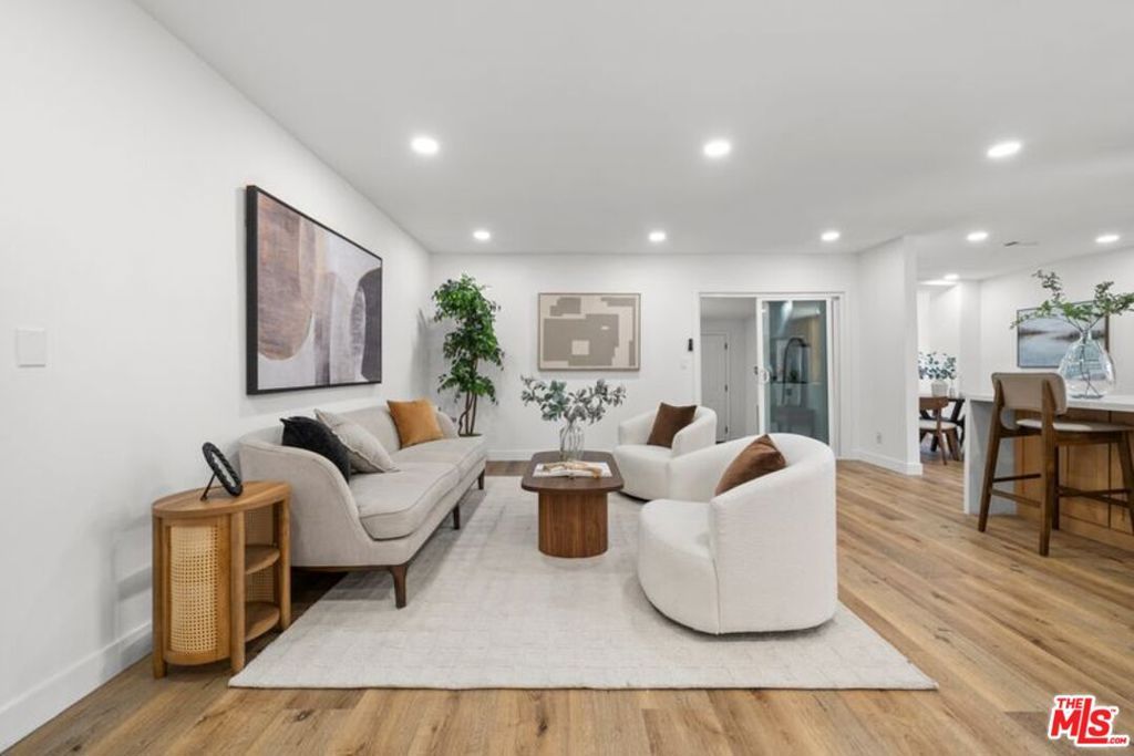 Photo of 15358 Gault Street, Van Nuys, CA 91406 (MLS # 25608623)