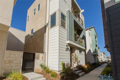 Photo of 27418 Pioneer Court, Valencia, CA 91381 (MLS # CV26180328)