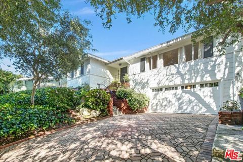 Photo of 288 Tavistock Avenue, Los Angeles, CA 90049 (MLS # 26820955)