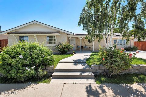 Photo of 1556 Glacier Street, Simi Valley, CA 93063 (MLS # 226003379)
