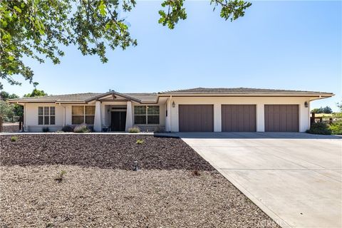 Photo of 9947 Flyrod Dr, Paso Robles, CA 93446 (MLS # NS26093403)