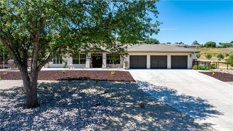 Photo of 9947 Flyrod Dr, Paso Robles, CA 93446 (MLS # NS26093403)