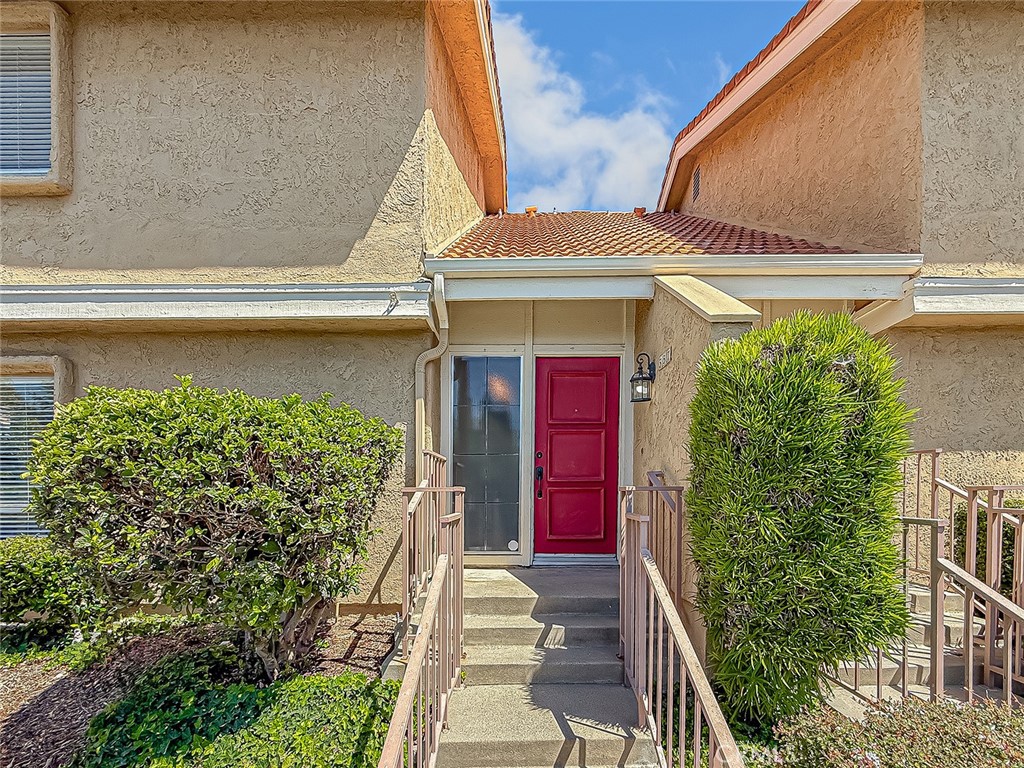 Welcome to this beautifully maintained 3-bedroom, 2.5-bath townhome located in the desirable community of Oak Park. All three bedrooms are conveniently situated upstairs, offering privacy and comfort. The home features a spacious layout, plenty of natural light, and a detached two-car garage. Enjoy access to the community pool—perfect for relaxing on warm summer days. Ideally located near parks, top-rated schools, and local shopping, this home offers both convenience and charm. Don’t miss this opportunity to live in one of Oak Park’s most sought-after neighborhoods!