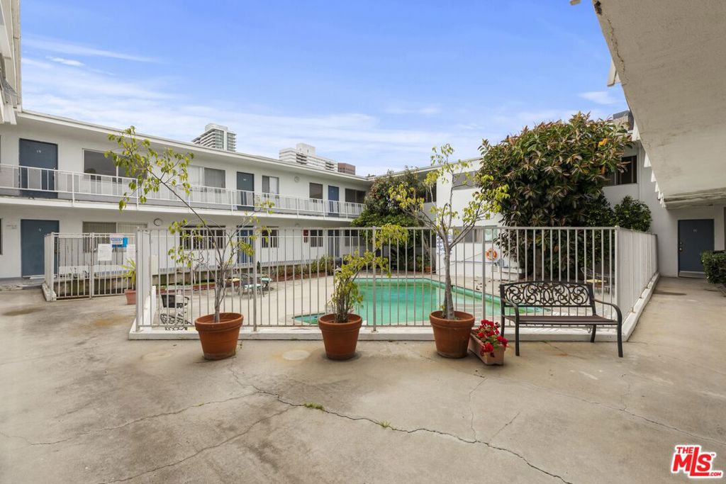 Properties 2 1295 FEDERAL Avenue 25