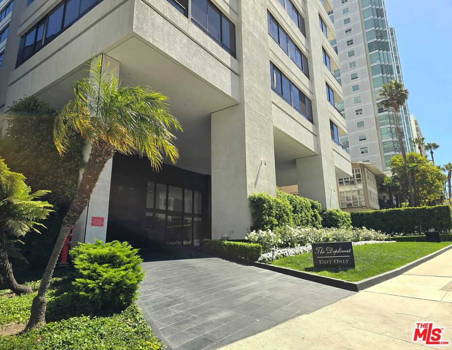 Photo of 10350 Wilshire Boulevard #404, Los Angeles, CA 90024 (MLS # 26839839)