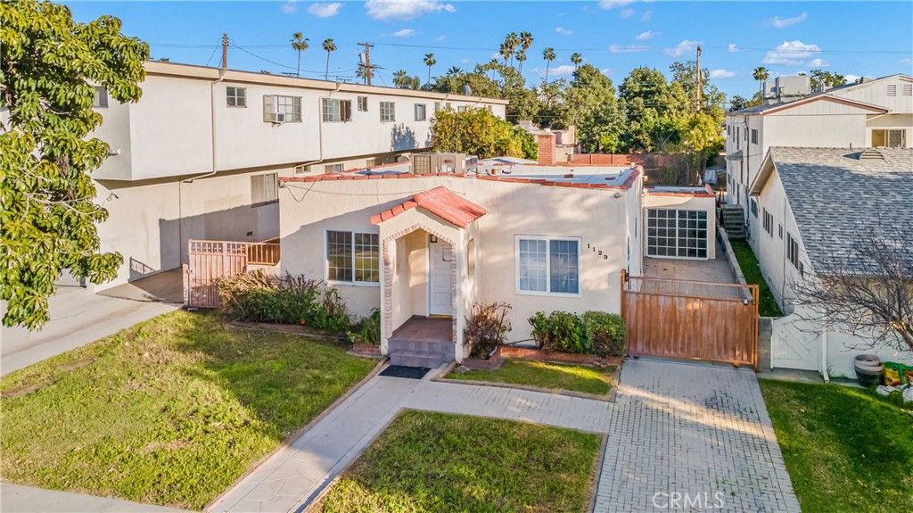 Photo of 1126 Rosedale Ave, Glendale, CA 91201 (MLS # SR26038980)