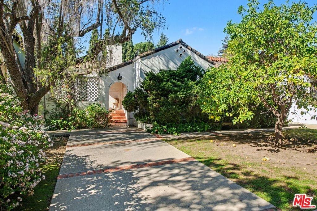 Photo of 2115 Holmby Avenue, Los Angeles, CA 90025 (MLS # 26641027)
