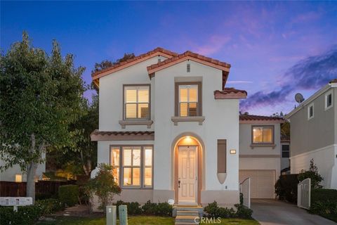 Photo of 8 Tradition Ln, Rancho Santa Margarita, CA 92688 (MLS # OC25241378)