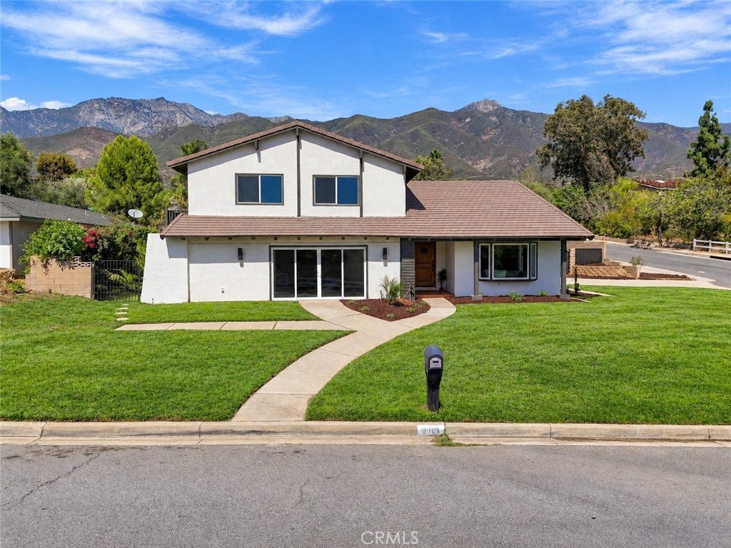 9086 Hillside