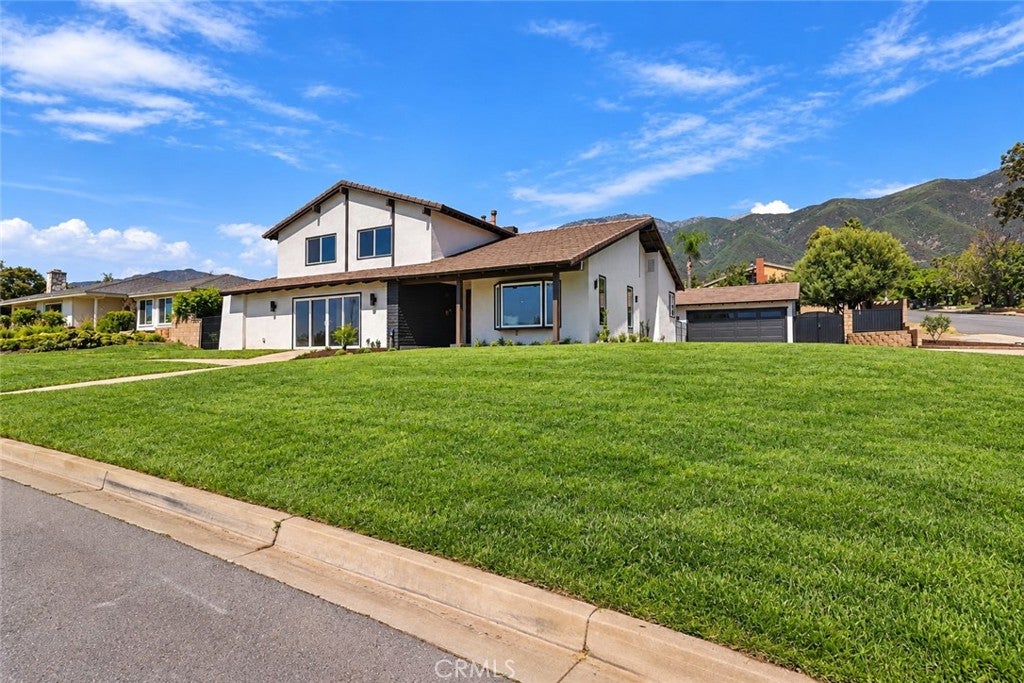 9086 Hillside
