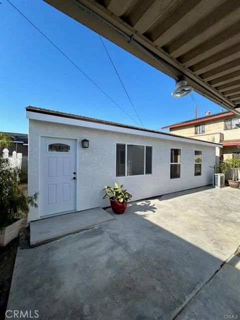 2033 W Burnett Street Long Beach CA 90810