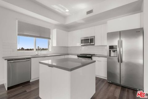 Photo of 1215 S Bedford Street #504, Los Angeles, CA 90035 (MLS # 26833273)
