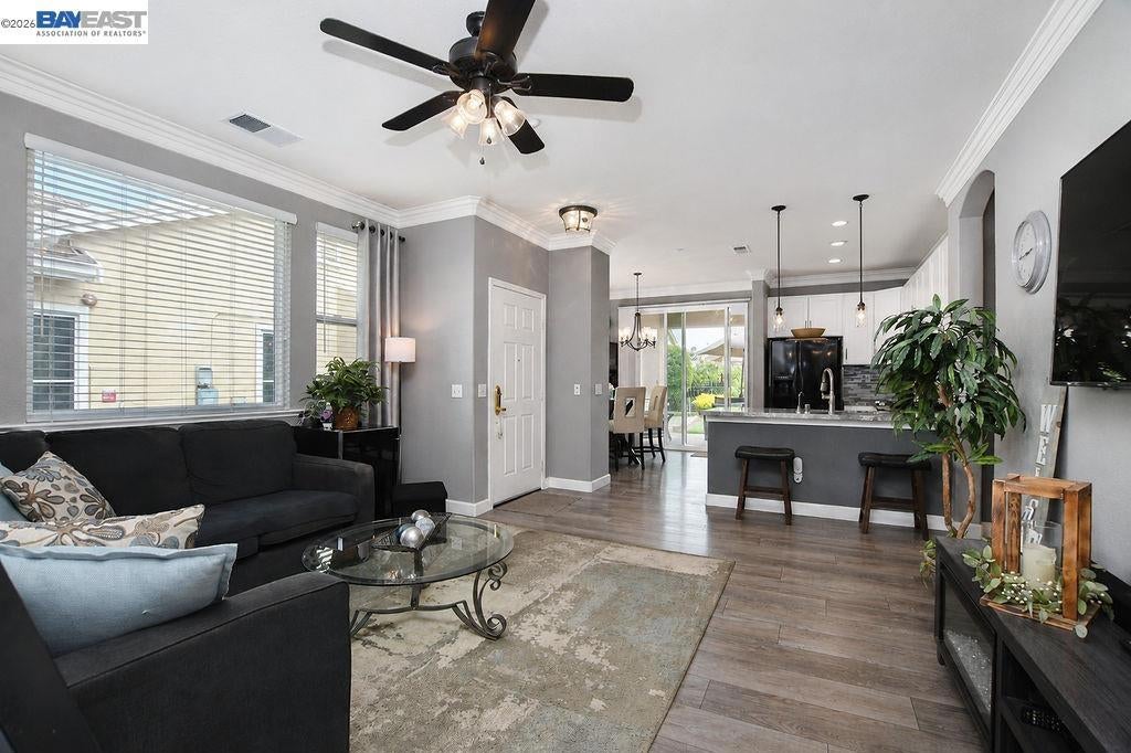 522 Encore Way