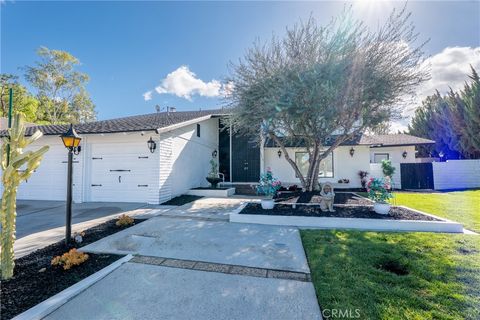 Photo of 8212 Lindante Dr, Whittier, CA 90603 (MLS # DW26038326)