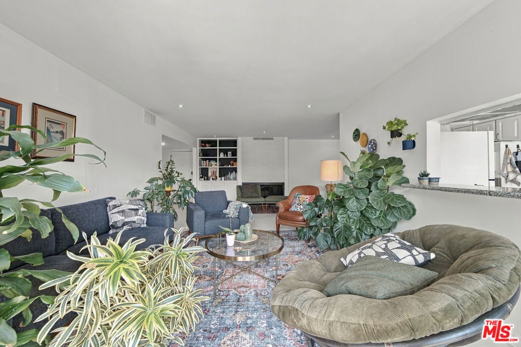 949 N Kings Road 309